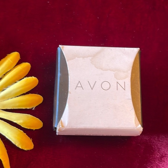 🌺 AVON; NEW - 3 Piece; Silver Shell Necklace, Bracelet + Pierced Earring Set! - Picture 7 of 10